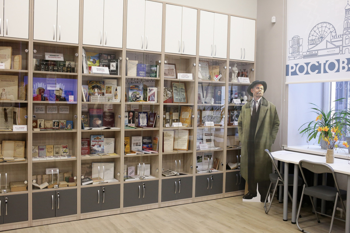 Библиотека имеет большой книжный фонд.  Фото: Фото: Пресс-служба администрации Ростовской области