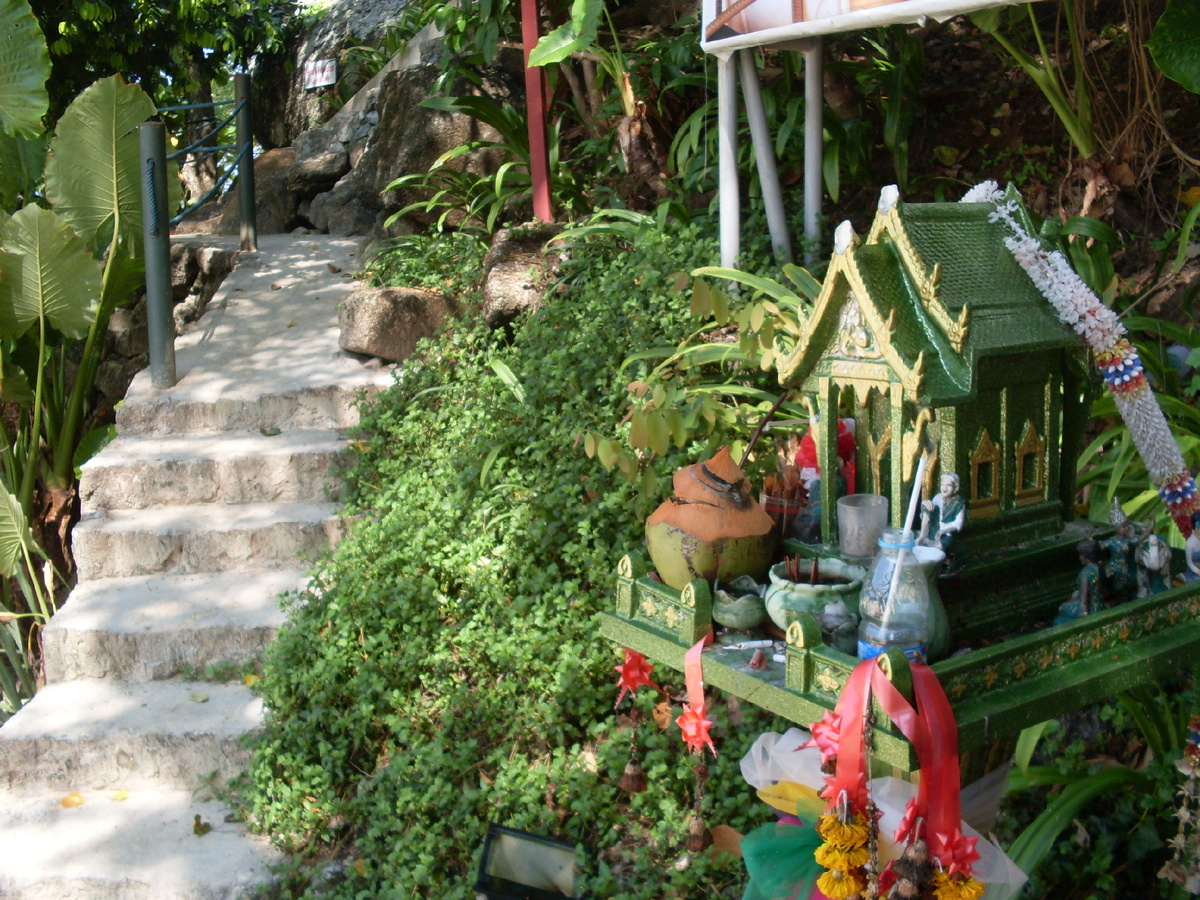 Домик духов. Бутылочка с трубочкой имеется.