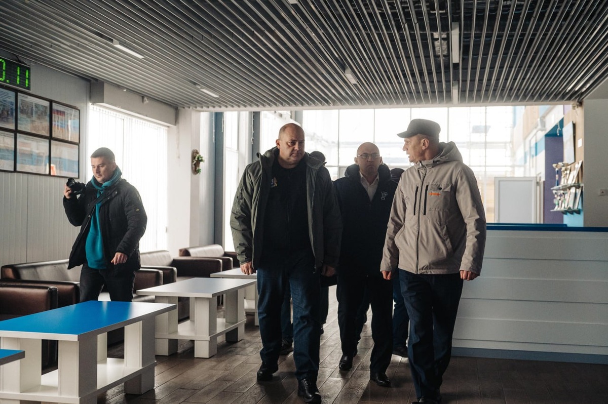    Губернатор Курской области посетил физкультурно-оздоровительный комплекс «Волна» во Льгове