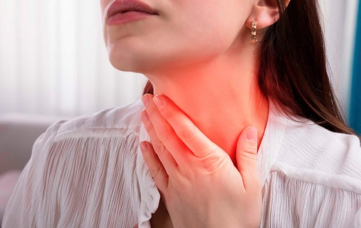    Вирусы и бактерии атакуют горло, и иммунитет пытается защитить организм — за эту помощь приходится отвечать болью в горле. Источник изображения: Science Alert