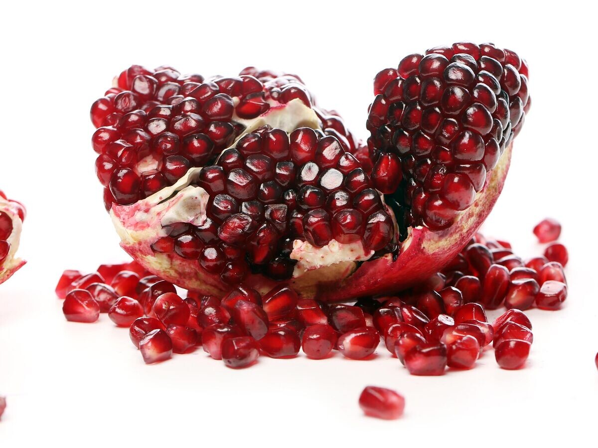    Гранат© Фото : Freepik / Yeko Photo Studio