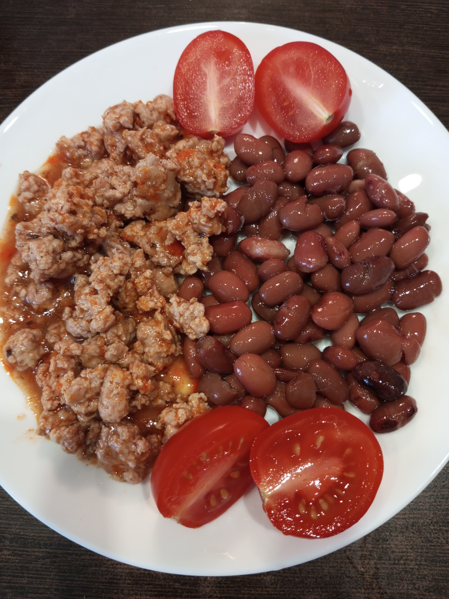 Фасоль консервированная, соус болоньез + суп гороховый