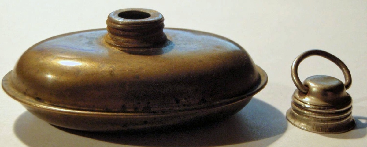 Эта грелка больше напоминает предмет посуды. Фото из открытых источников.