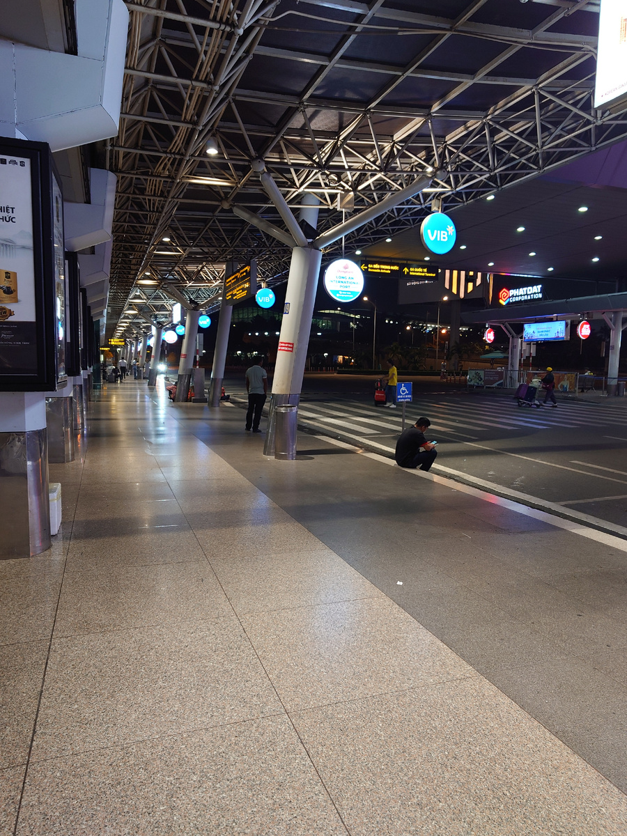 В Хошимин ждём рейс на Нячанг