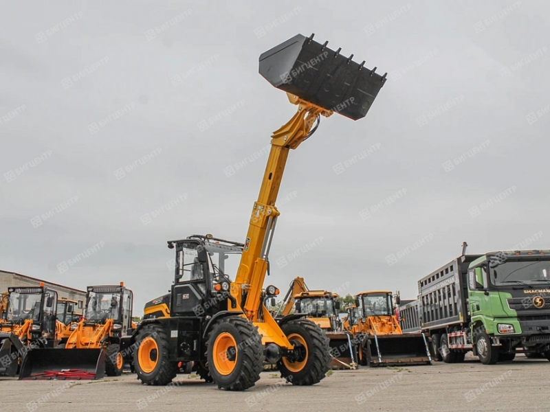 Фронтальный погрузчик с телескопической стрелой