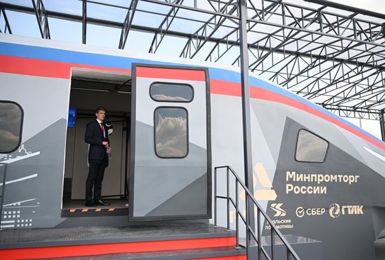    Полноразмерный макет сверхскоростного поезда для ВСМ