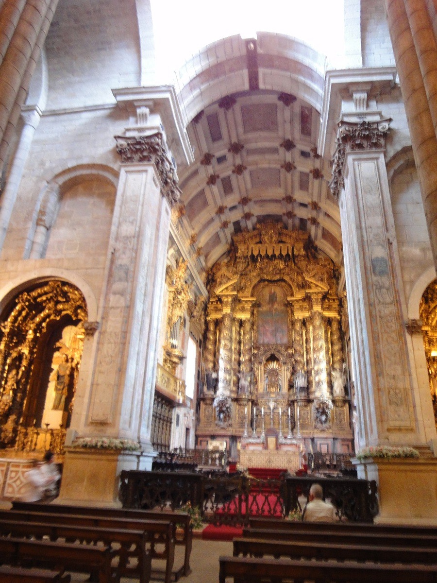 Внутри собора