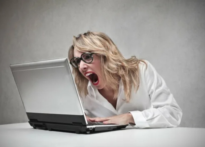 Злобная комментаторша))