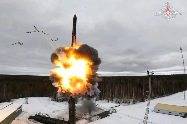 Учебно-боевой пуск твердотопливной межконтинентальной баллистической ракеты ПГРК «Ярс». Обложка © ТАСС / Минобороны РФ