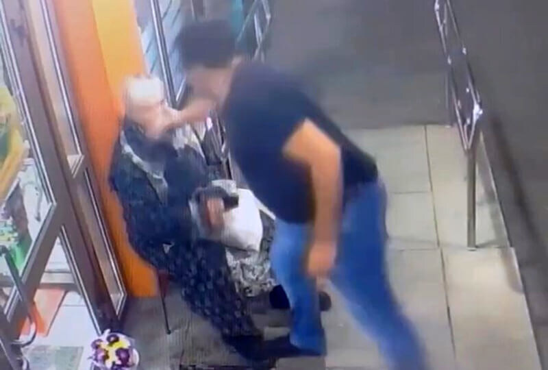    Нападение на старушку-цветочницу