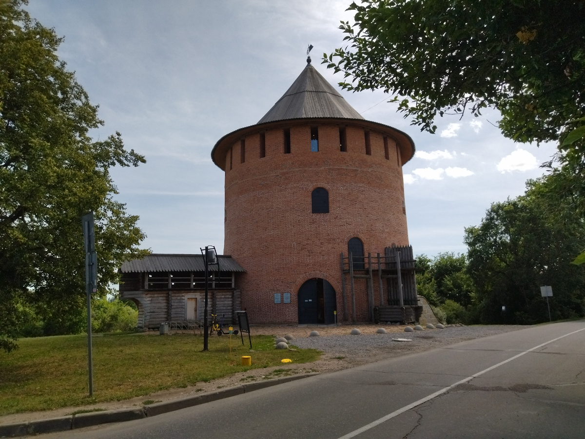 Алексеевская (Белая) башня. Фото автора