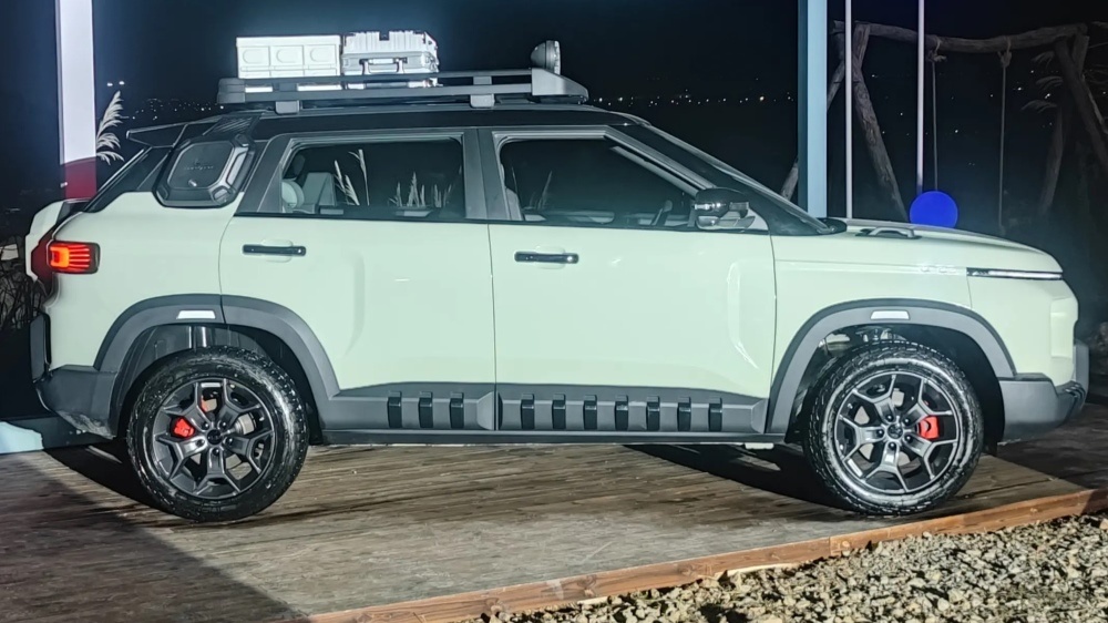 На фото из соцсети: Кроссовер Geely Cowboy