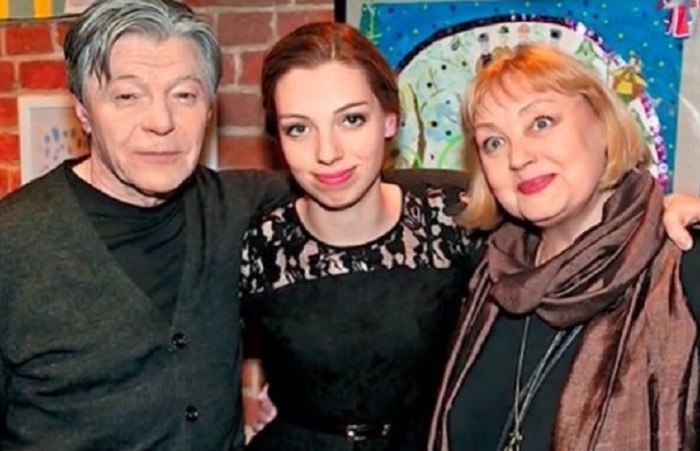  Александр Збруев, Елена Шанина с дочерью./Фото.z-aya.ru