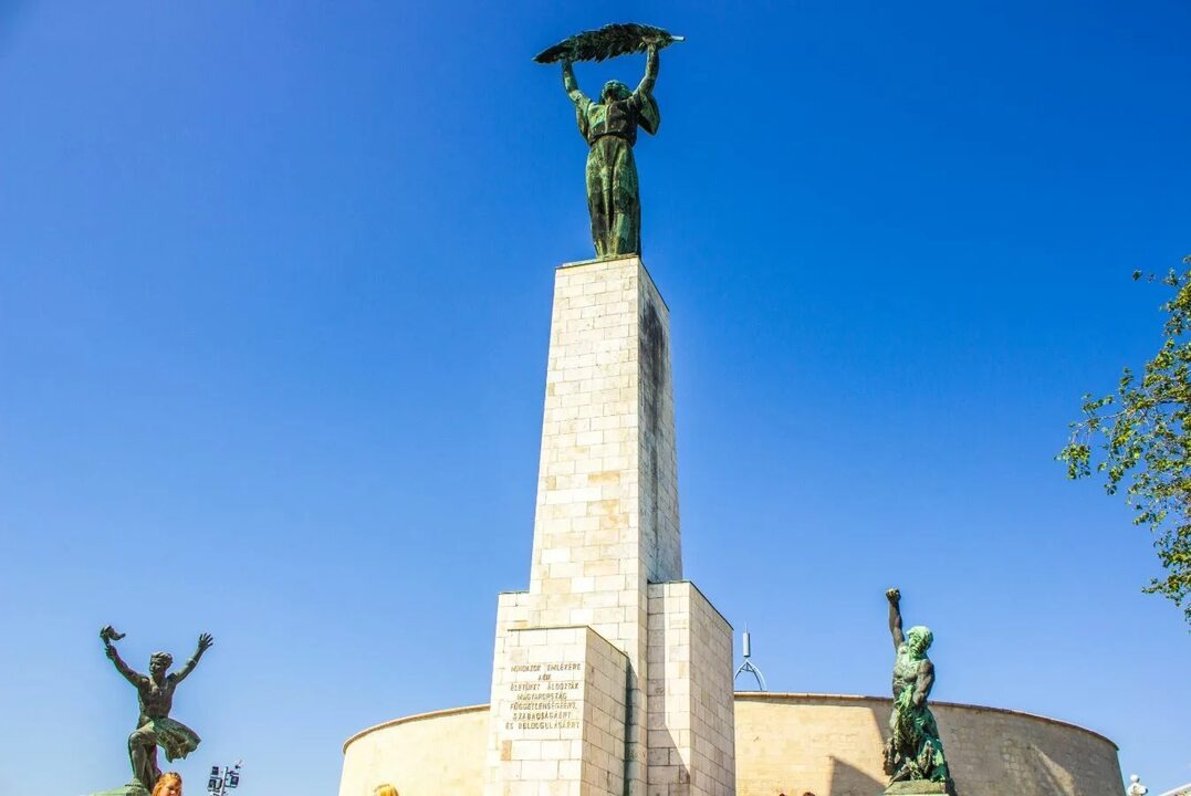 Монумент "Памятник освобождения" на горе Геллерт. Венгрия.