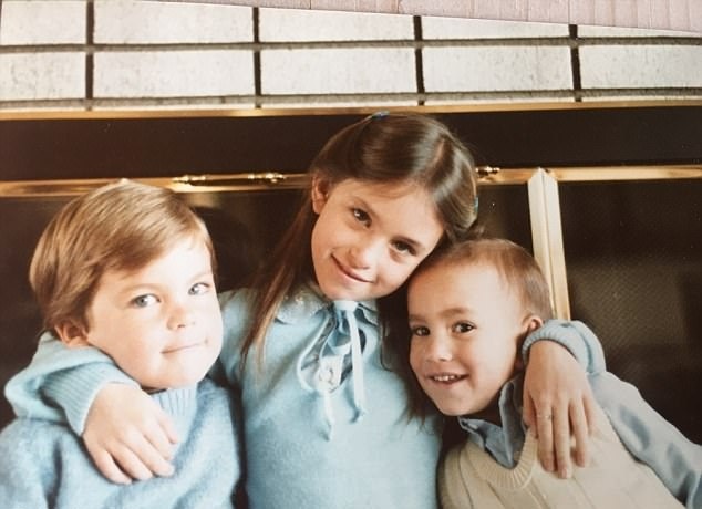 Молли - старшая из трех детей - все они достигли успеха в различных областях 