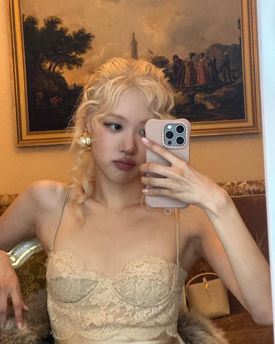    Розэ из BLACKPINKСоцсети