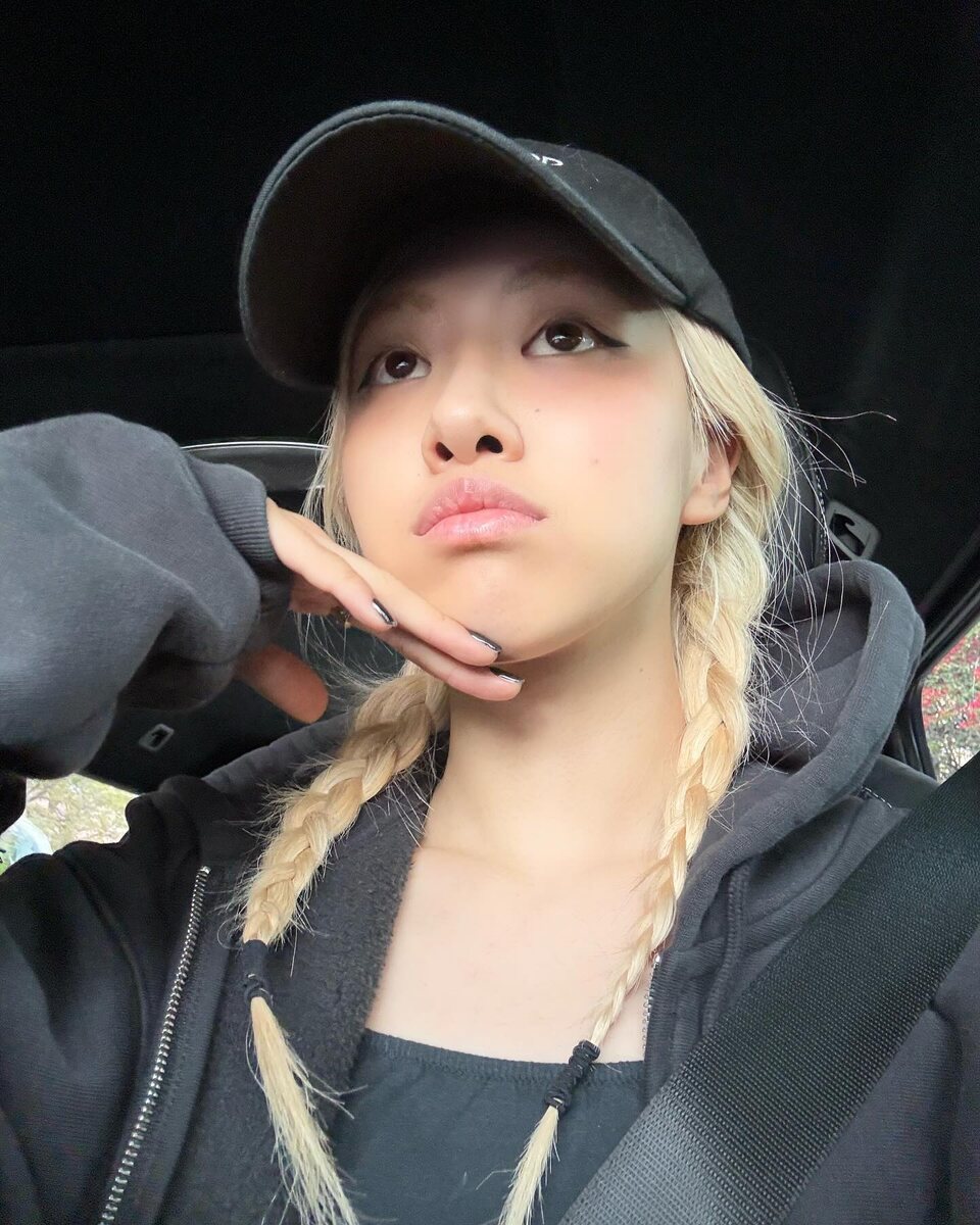    Розэ из BLACKPINKСоцсети