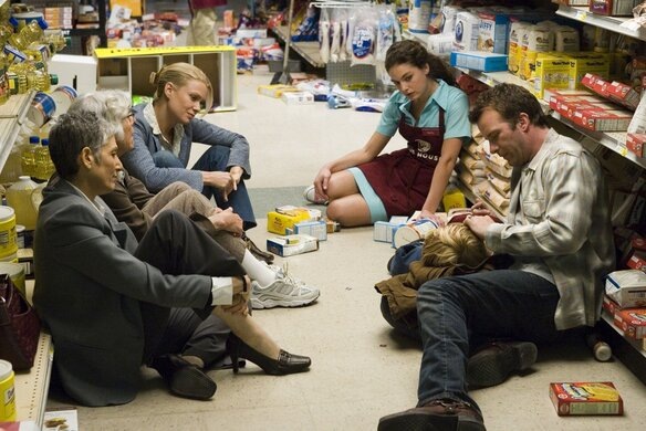 *Источник: Кадр из фильма «Мгла»