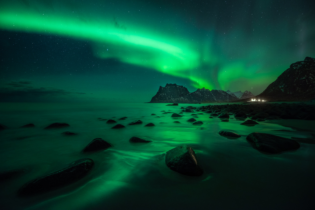 "Когда все стало слишком тёмным, северное сияние превратилось в символ надежды".