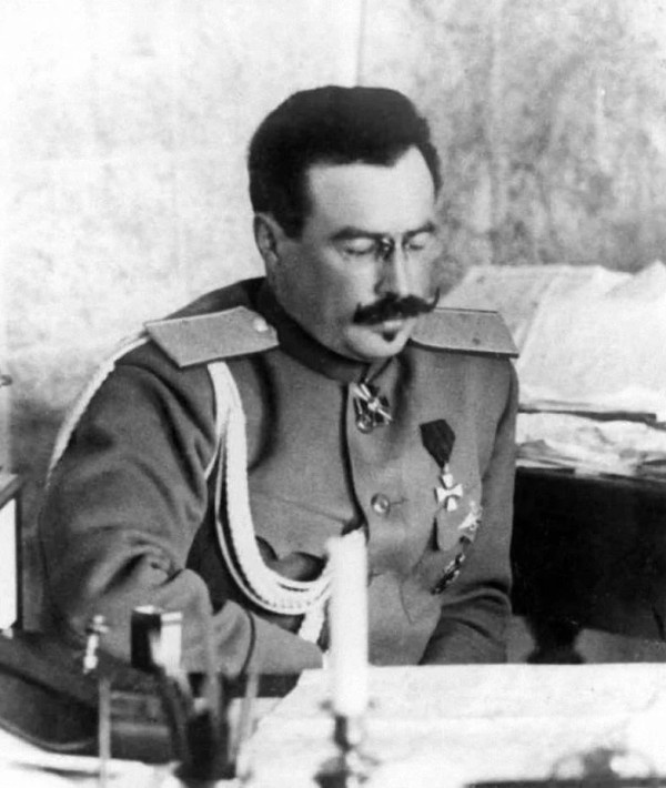 Генерал Духонин.