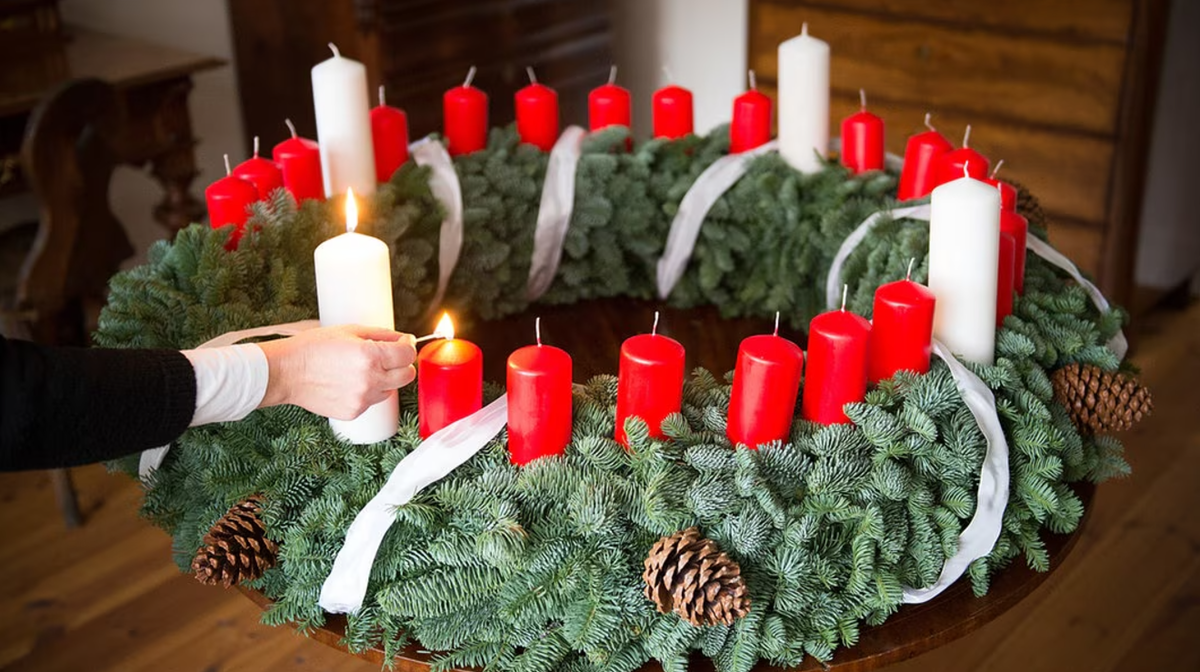 https://www.ndr.de/geschichte/chronologie/Adventskranz-Die-Geschichte-vom-Tannengruen-mit-vier-Kerzen,adventskranz1289.html