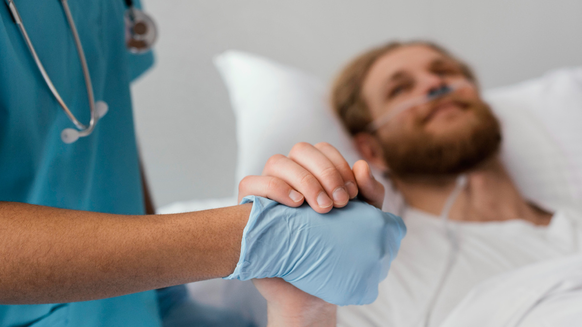 Советы по уходу за больными после инсульта (источник изображения: freepik.com)