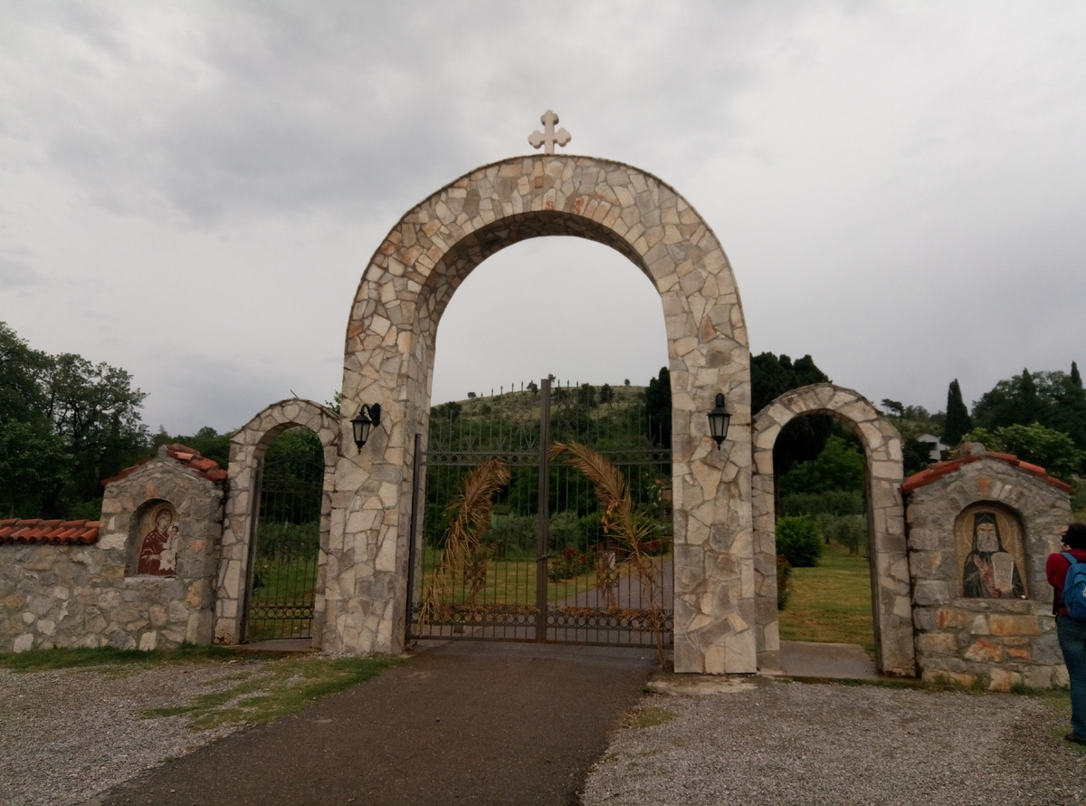 Вход в монастырь