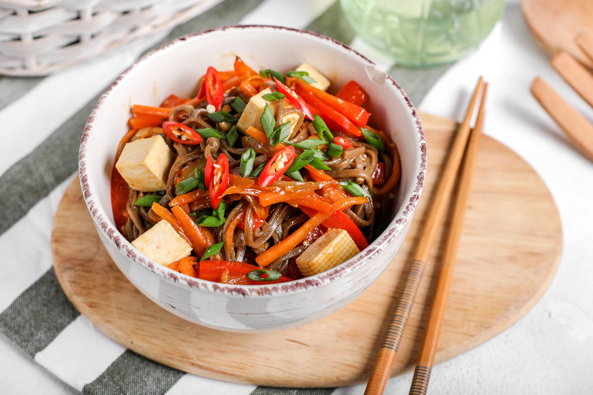  Соба «Кавагути» с тофу и овощами в соусе Терияки