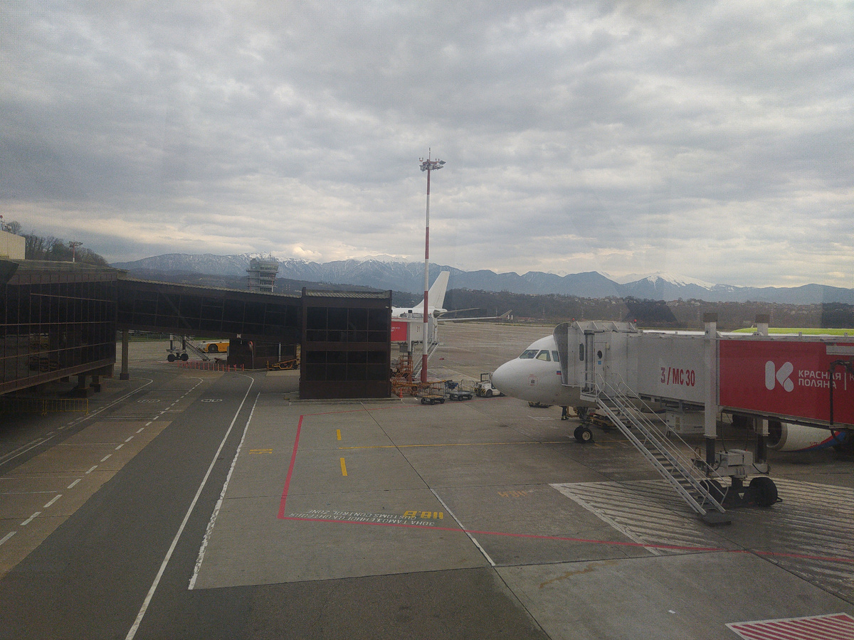 Вид из аэропорта Сочи в январе