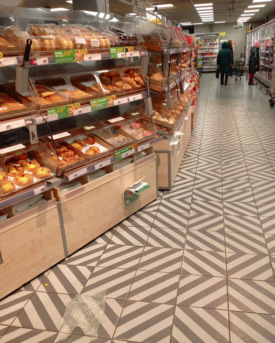 Выпечка свежая.Сами выпекают.