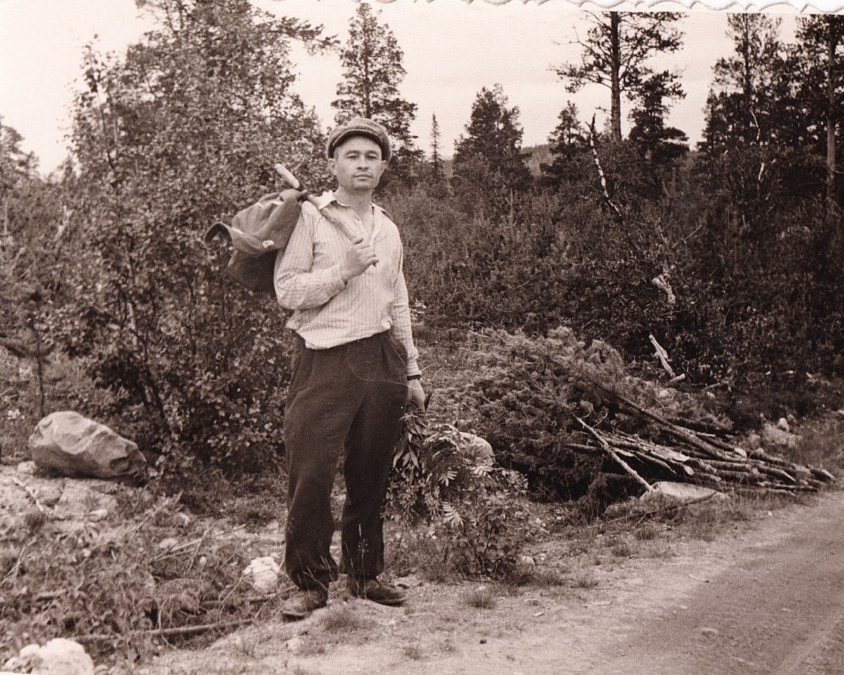 Папа в  начале шестидесятых