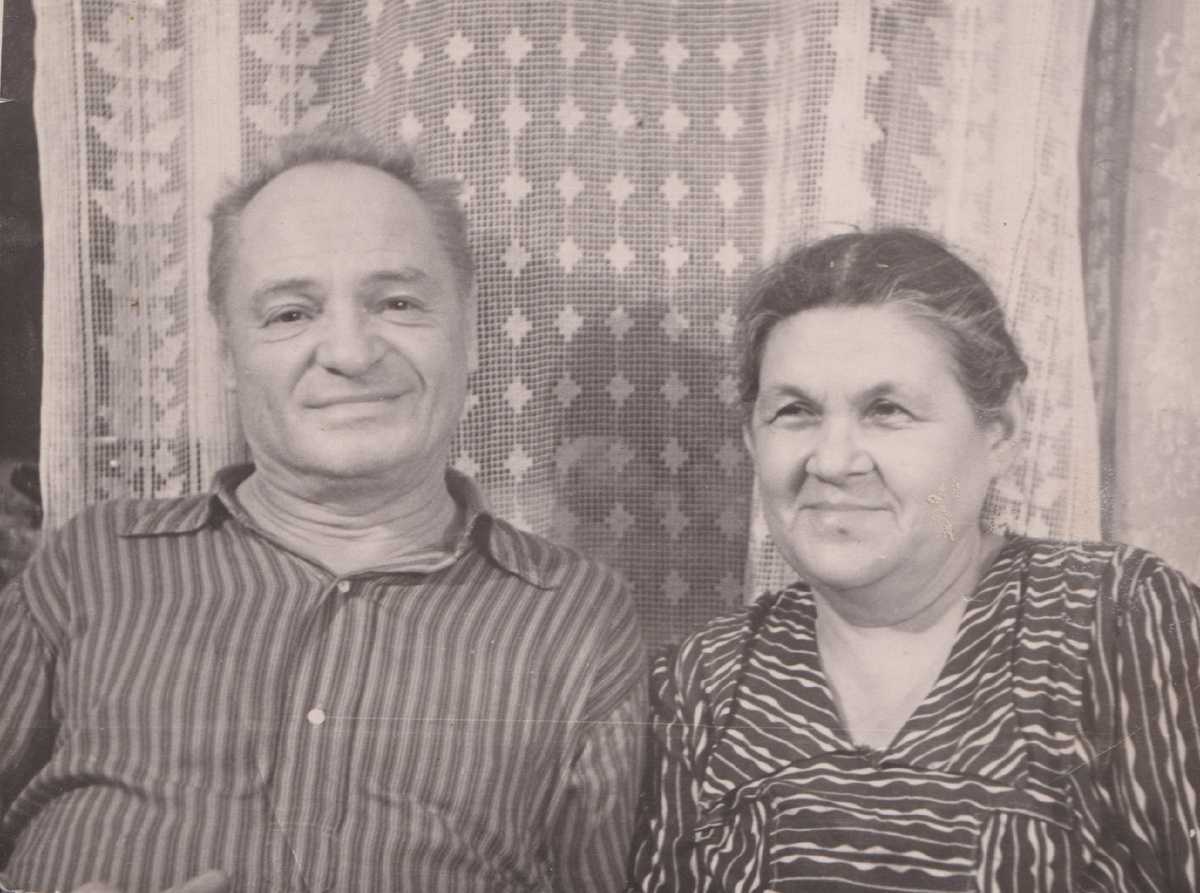 дед и бабушка примерно в то время