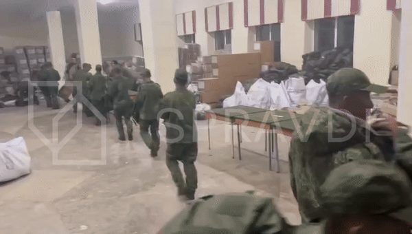    В украинских соцсетях распространяется видео с подготовкой северокорейцев к отправке в зону СВО//Видео: ТГ-канал "Юрий Баранчик"