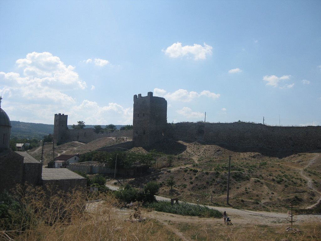 Древняя Кафа, для меня знаковые место с потрясающе историей. Одно из древнейших на территории России. Древнее Дербента. Сейчас тут все немного по-другому, фото 15 лет