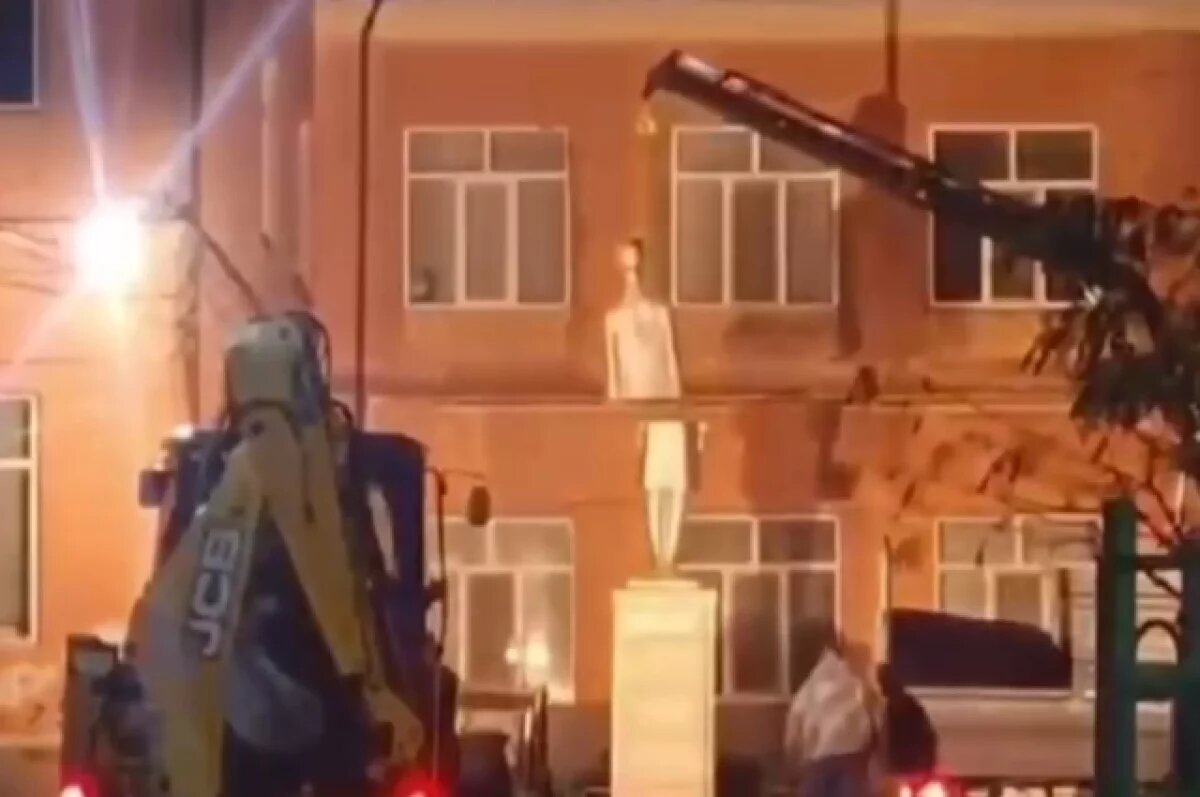    В Одесской области демонтировали памятник Зое Космодемьянской