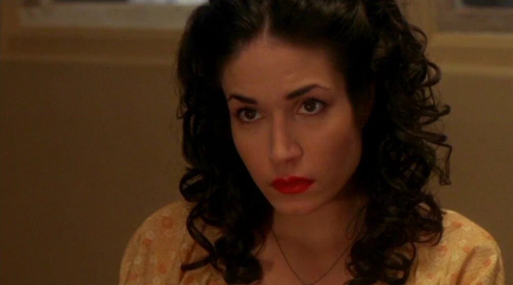 Анджела Джонс в роли Габриэлы