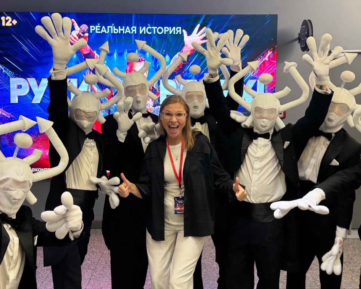 На красной дорожке премьеры фильма РУКИ ВВЕРХ