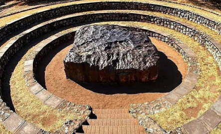 Знаменитый метеорит Гоба, железная плита 3*3 м 