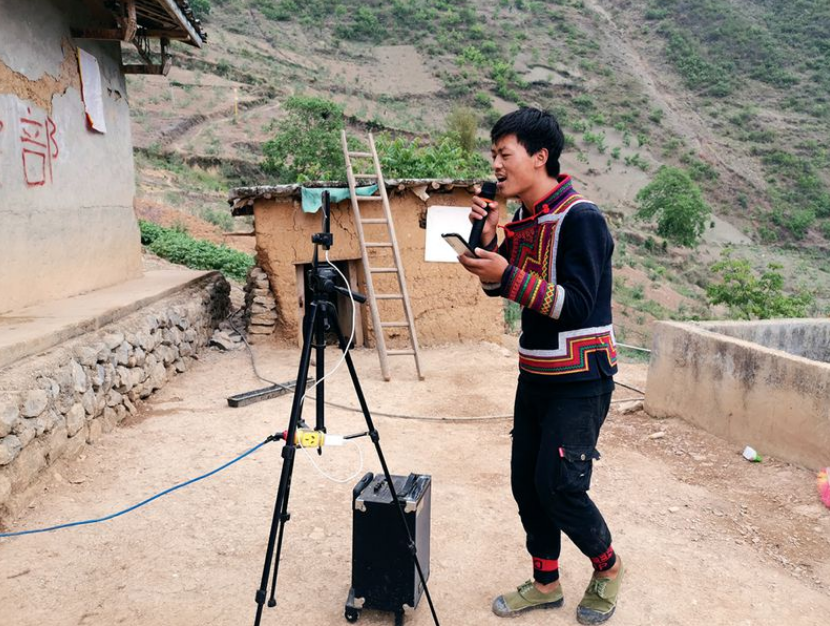 Один из самых богатых блогеров-жителей скалистой деревни