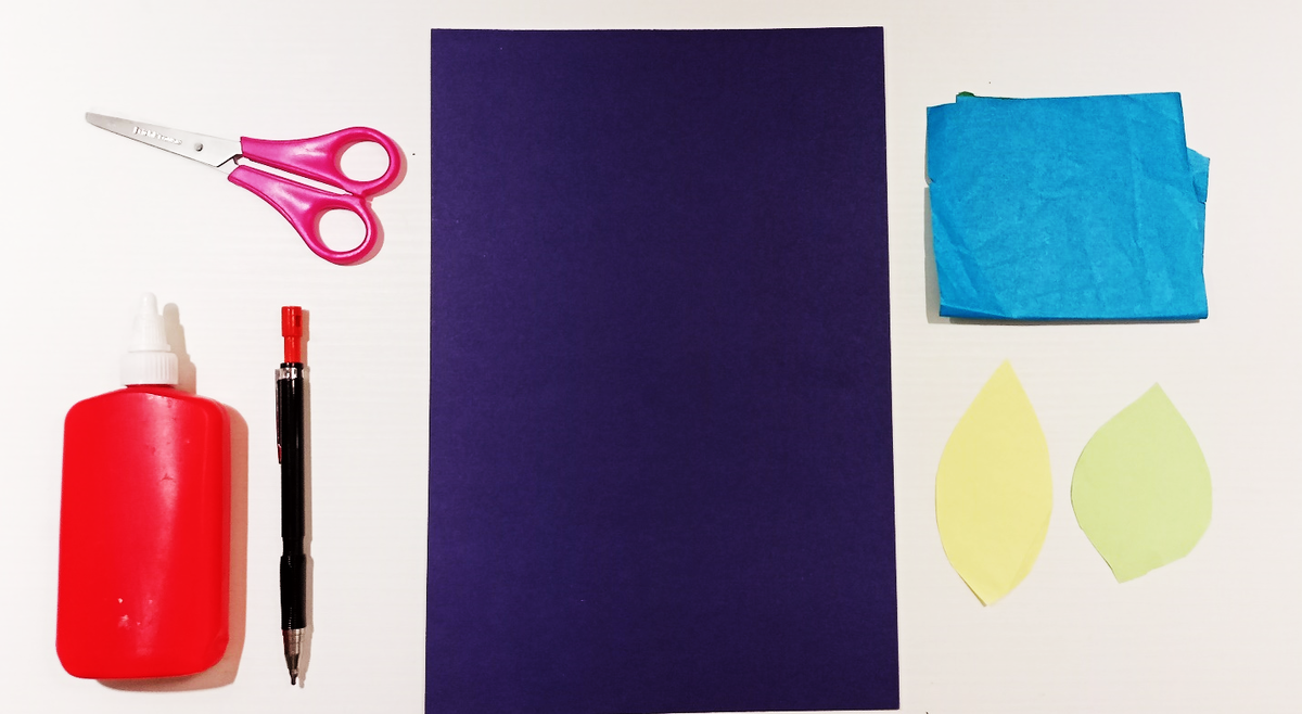 Для нашей аппликации нам понадобится основа из цветного бумаги или картона синего цвета, цветная бумага, ножницы, простой карандаш, клей.