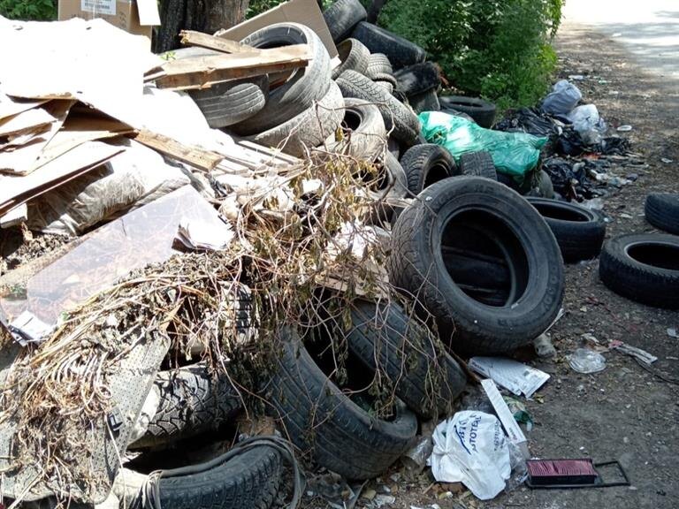     С улиц Ленинского района Красноярска вывезли 150 КамАЗов мусора