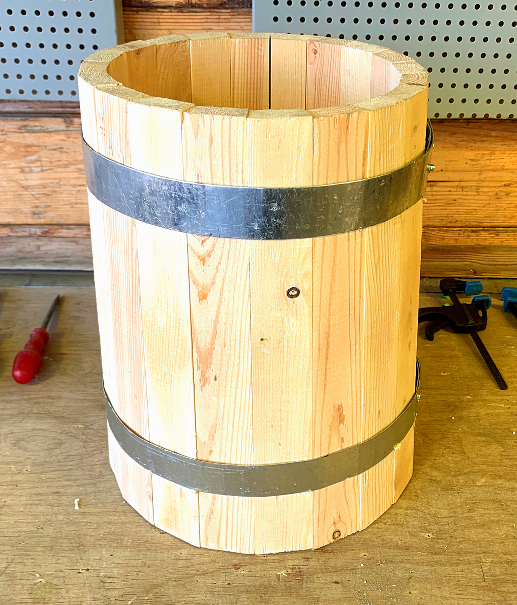 Декоративная кадка из дерева