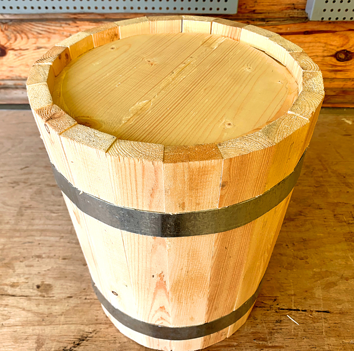 Декоративная кадка из дерева