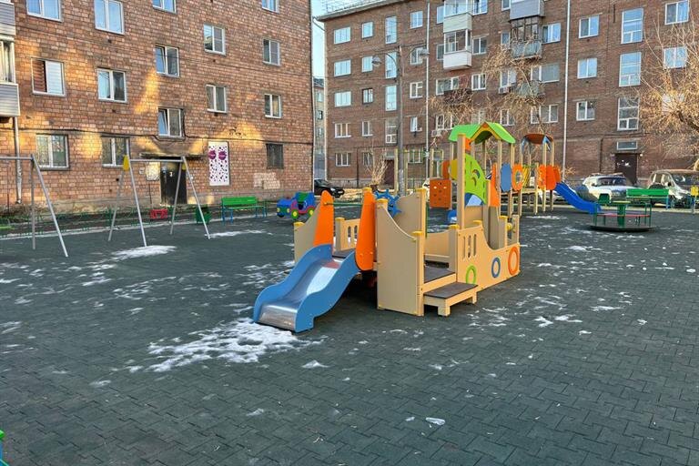     В Кировском районе Красноярска появилось новое общественное пространство «Страна детства»