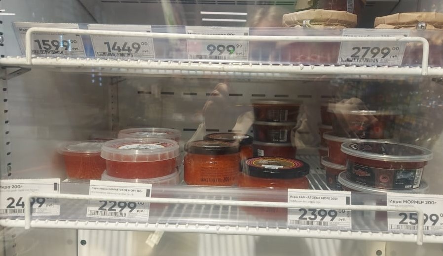 Цены на красную икру в октябре в одном из сетевых супермаркетов в ближнем Подмосковье.