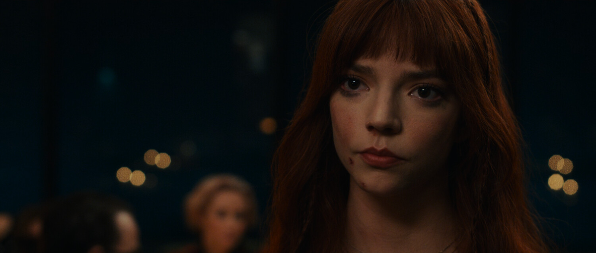 Анна Тейло-Джой в фильме «Меню» (2022), реж. Марк Майлод