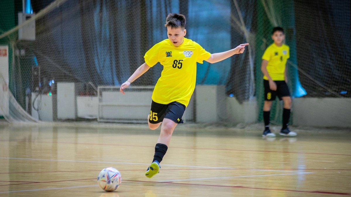    Юношеские команды Югры борются за право выйти в финал Всероссийских соревнований по футзалу