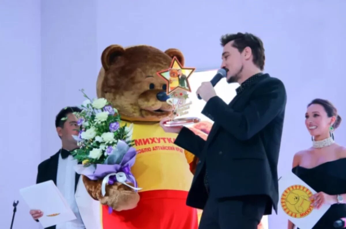    Дима Билан выпустил клип с особенной девочкой из Барнаула