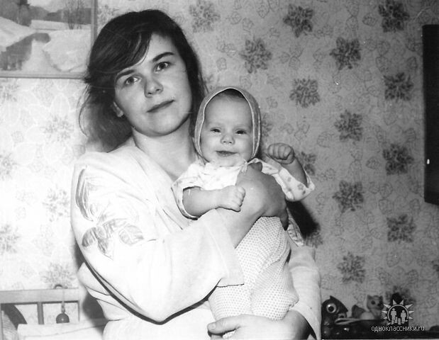 Моей дочке месяц.