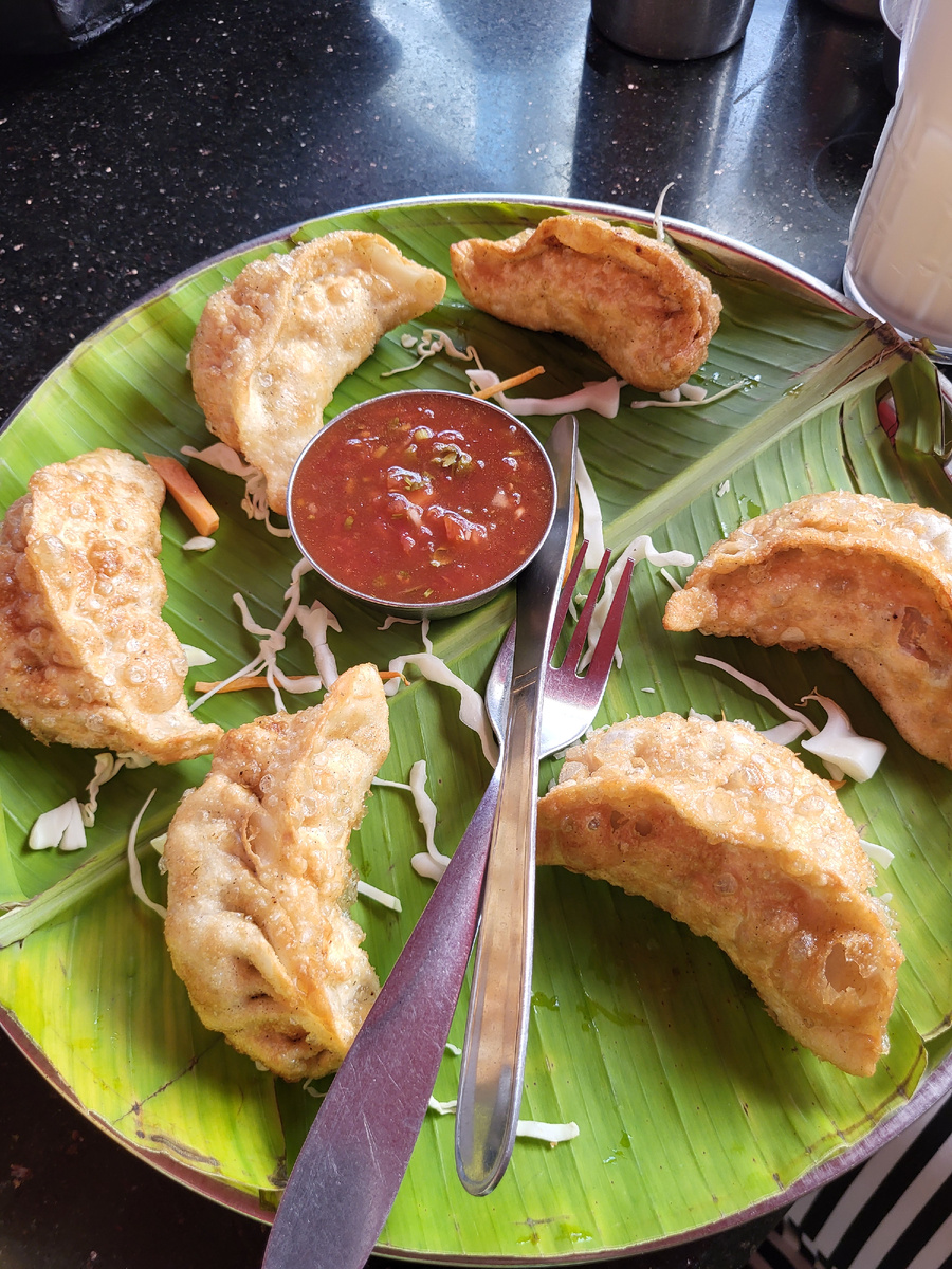 Жареные момо по нашему пельмени